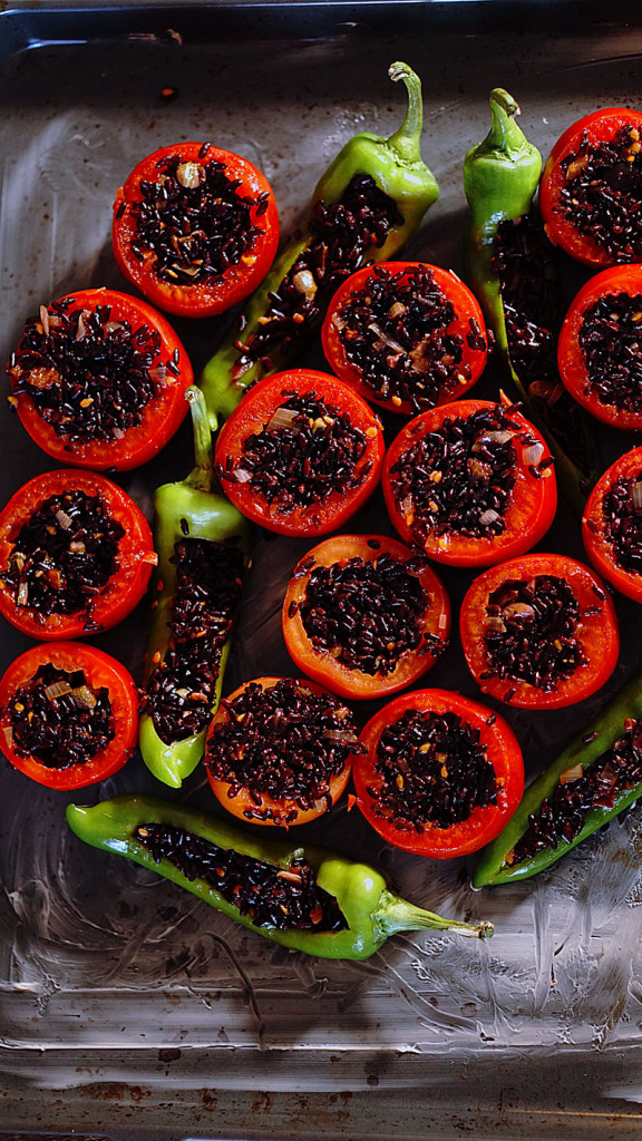 pomodori-e-peperoni-ripieni-riso-nero